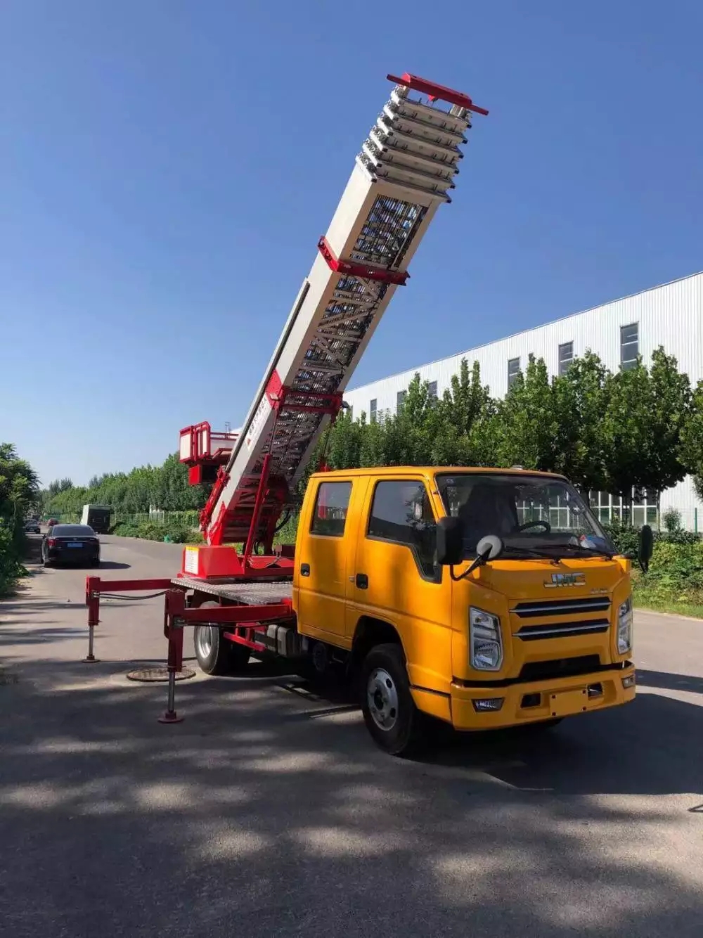 宁津附近的云梯车出租服务：轻松解决高空作业需求