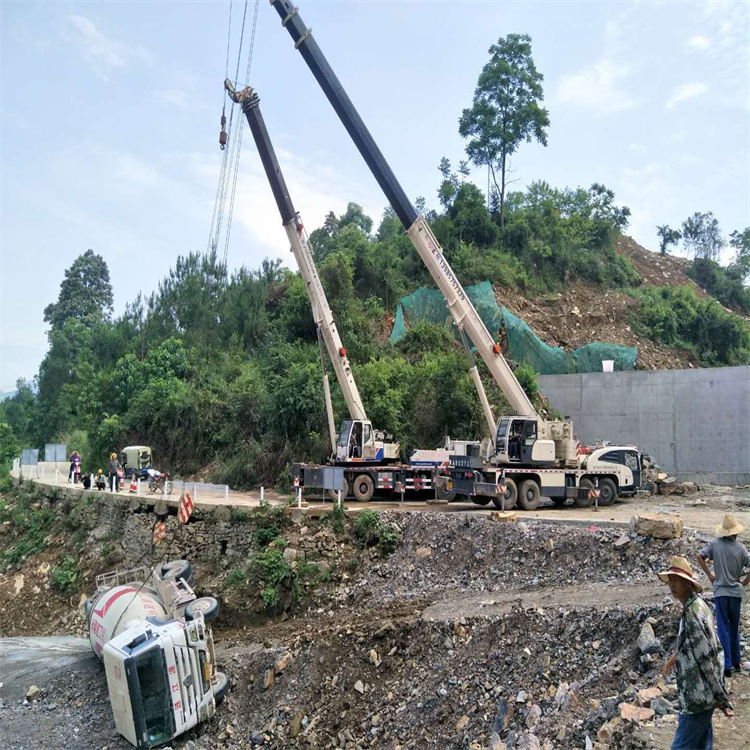 宁津汽车掉沟里叫吊车救援要多少钱