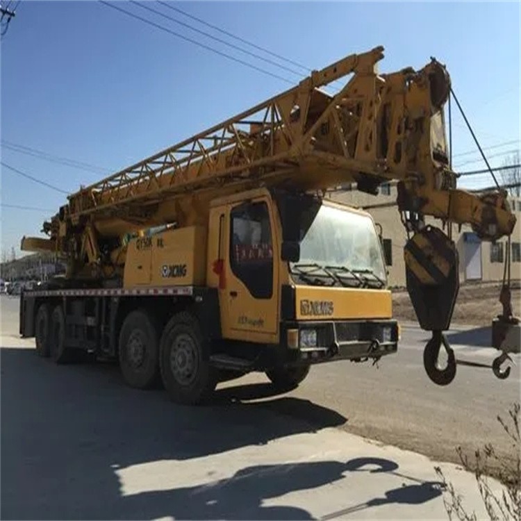 宁津吊车吊挖机吊哪里比较安全